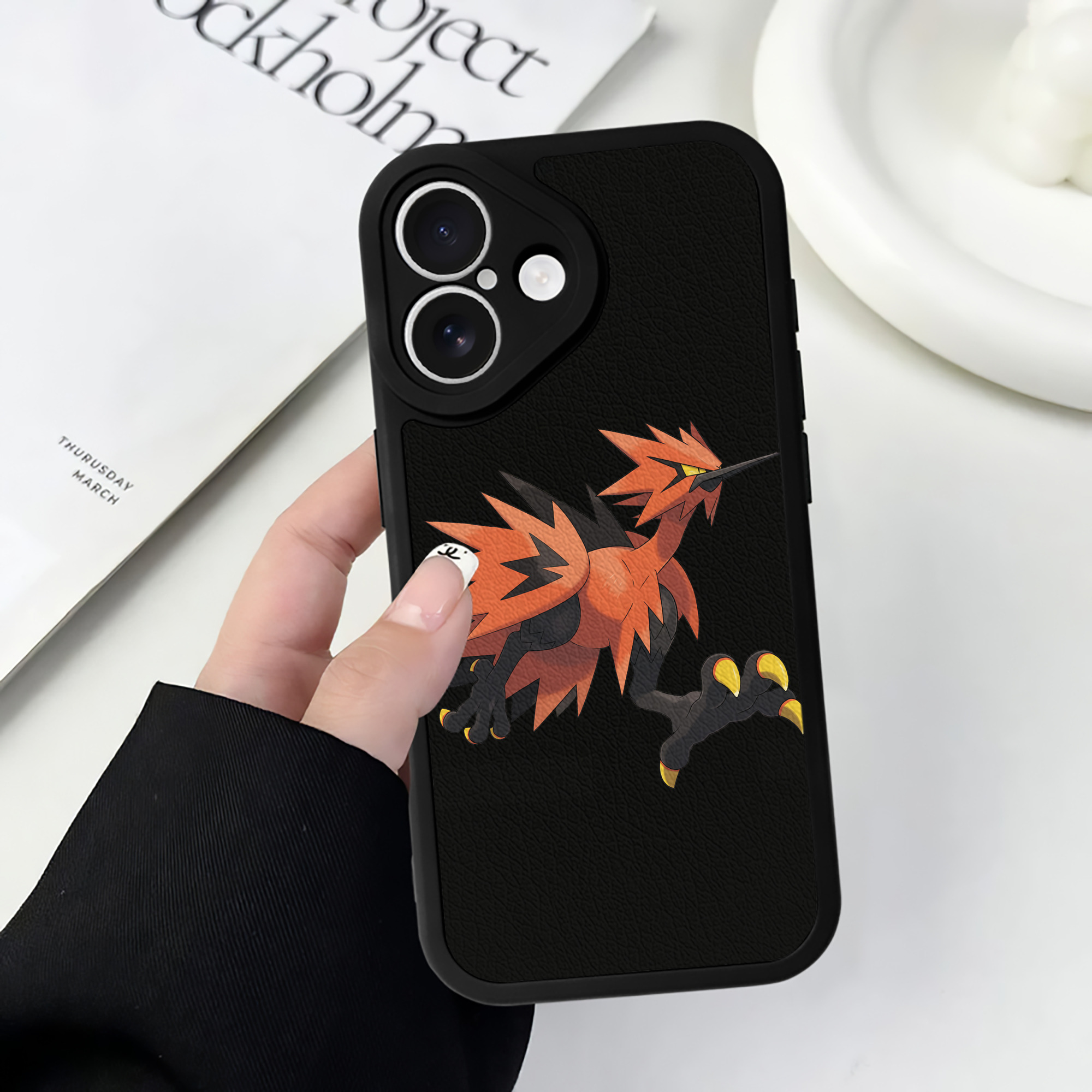 （画像用） ポケットモンスター Pokémon 【iPhone 16シリーズ対応】シリコンスマホケース（レザー調） 材質：シリコン